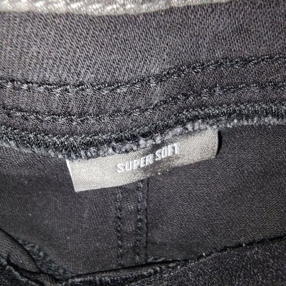 Torrid Crop Lean Skinny Super Soft High-Rise Denim Jean Size 2/2x - Picture 4 of 5